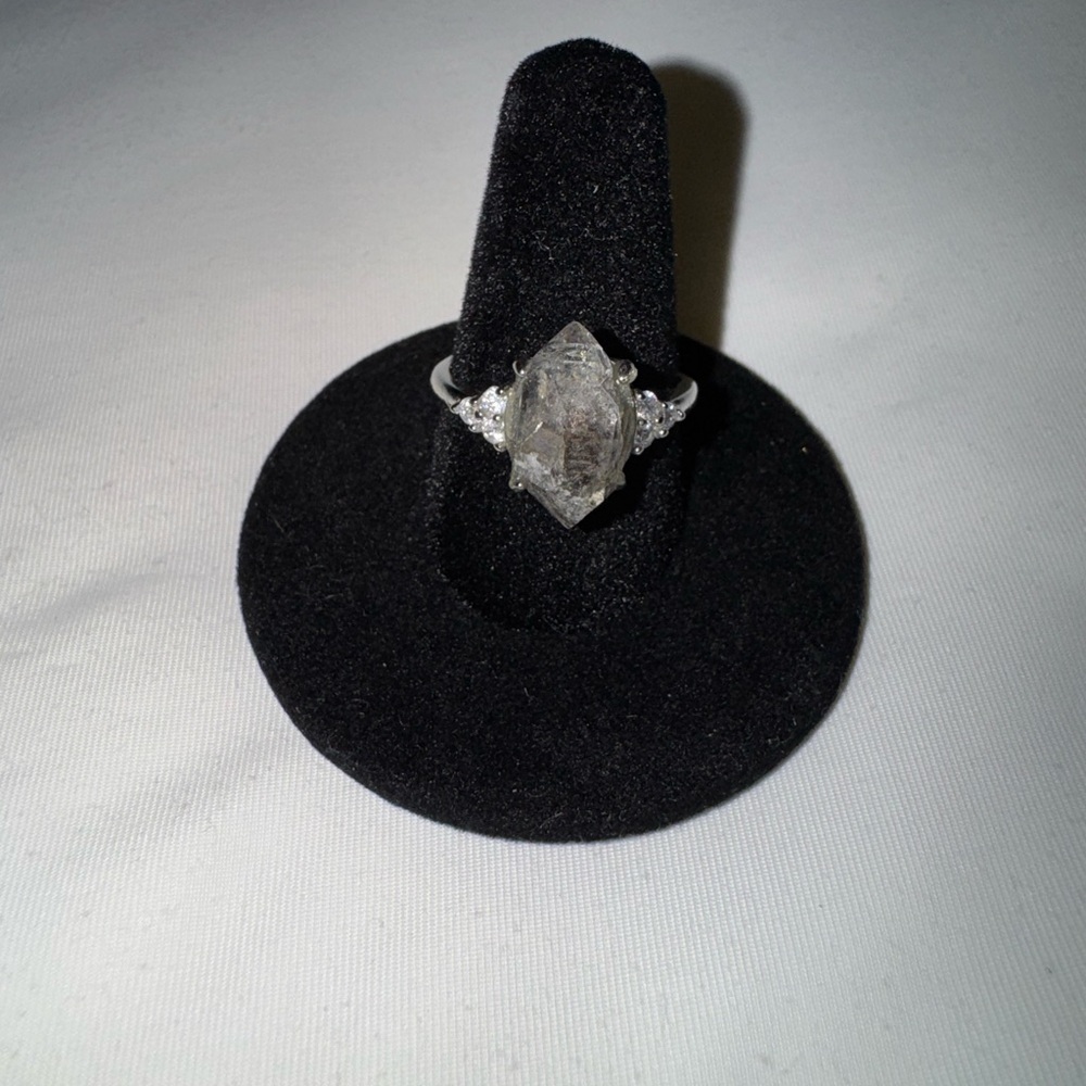 🖤 Medium Genuine Herkimer salt and pepper raw diamond 💍 🖤